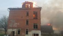 Пожар в неэксплуатируемом трёхэтажном здании произошёл 4 мая г. Тулуне