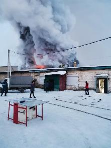 Крупный пожар ликвидирован в складском здании в городе Иркутске