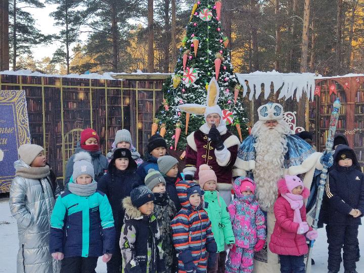 10 декабря этнопарк Новогодняя деревня и Русский Праздник города  Иркутска встречал своих долгожданных гостей