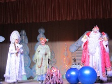 В селе Каразей состоялось новогоднее представление для детей.